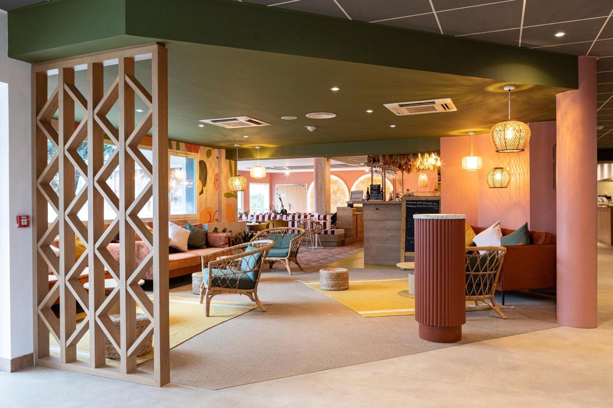 Ibis Istres Trigance Hotel Buitenkant foto