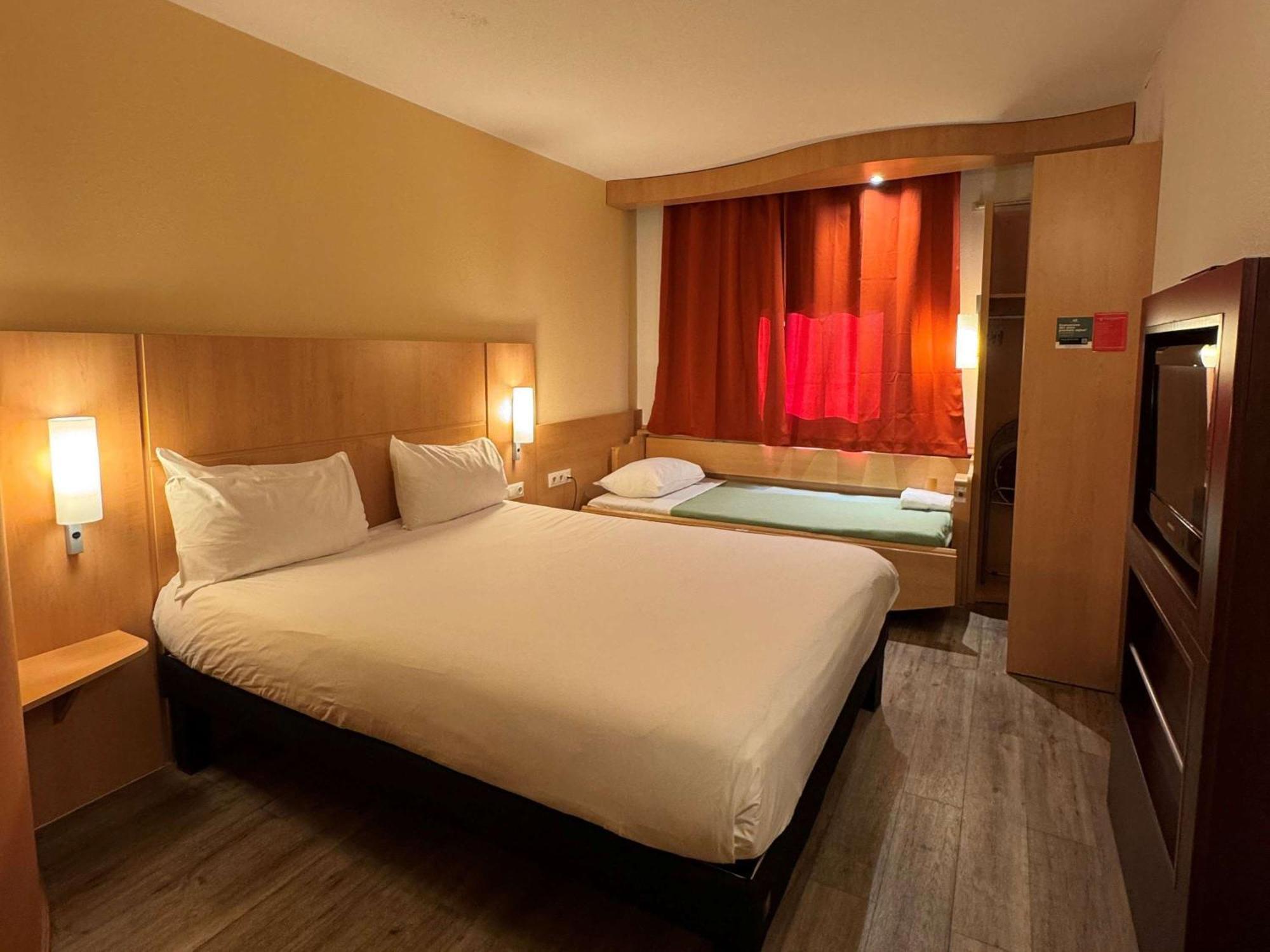 Ibis Istres Trigance Hotel Buitenkant foto