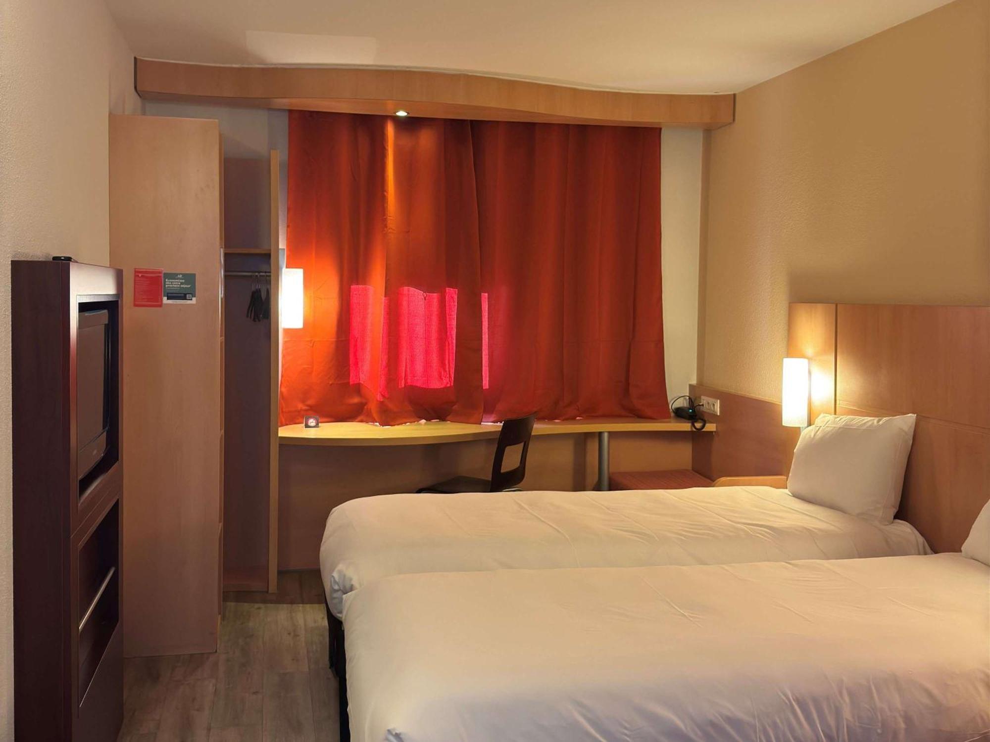 Ibis Istres Trigance Hotel Buitenkant foto